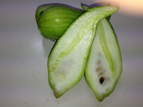 沖縄から珍野菜はいりました